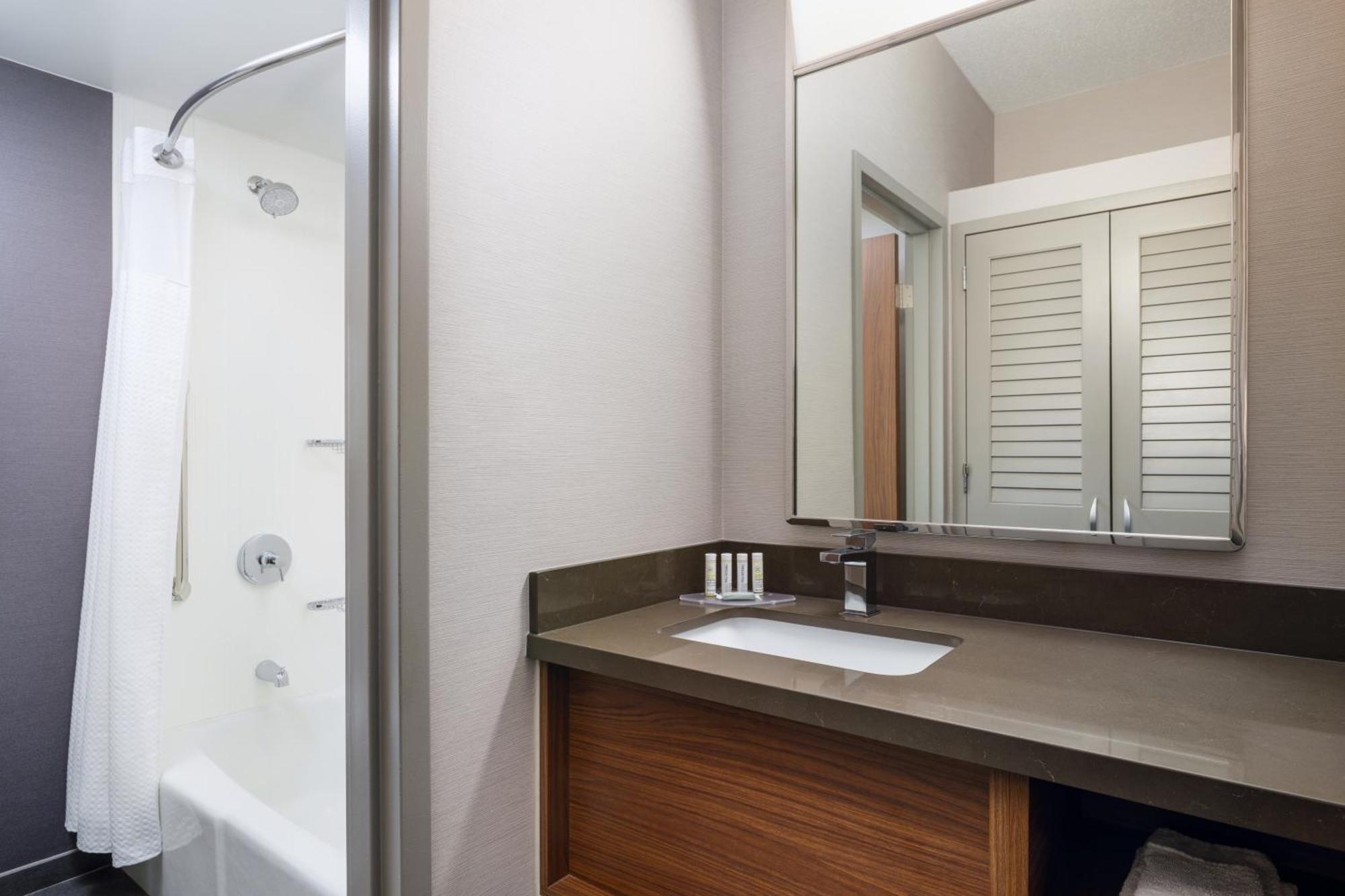 Courtyard Columbus Worthington Hotel Bagian luar foto